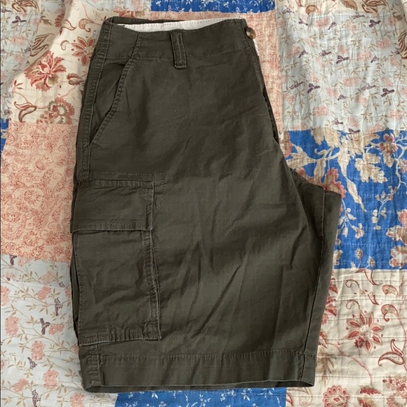 old navy lived in straight cargo shorts